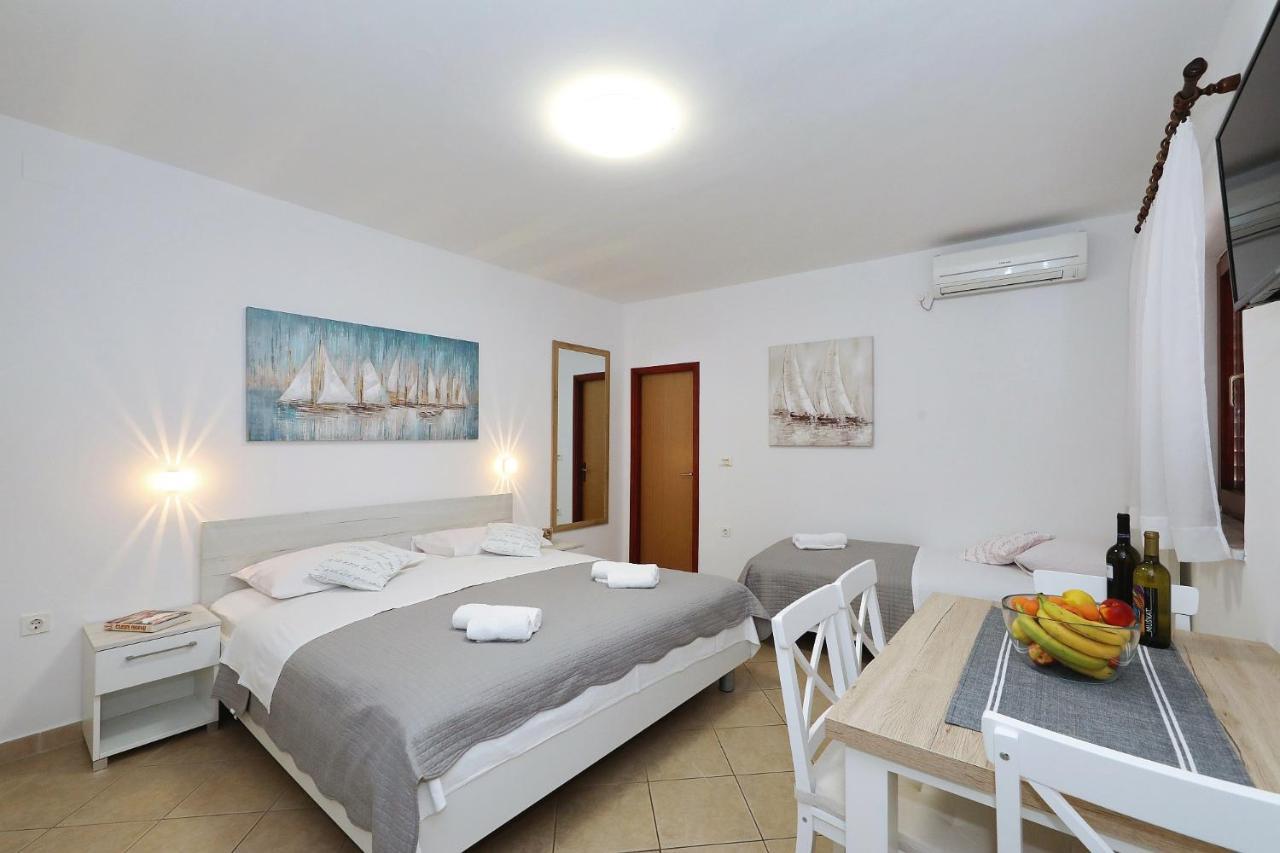 Apartmani Strpic Biograd Na Moru Exteriör bild